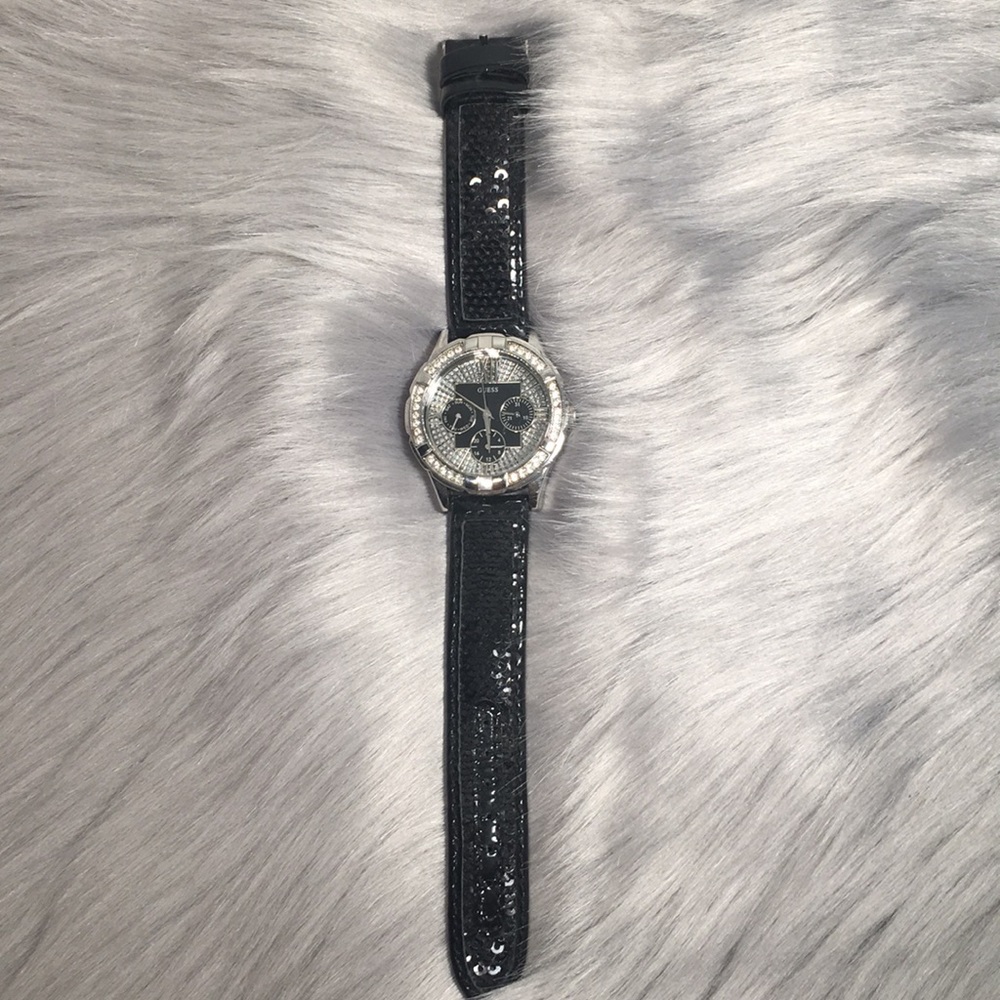 ⚡️CLEARANCE⚡️Beautiful Guess Sequin Silver watch✨